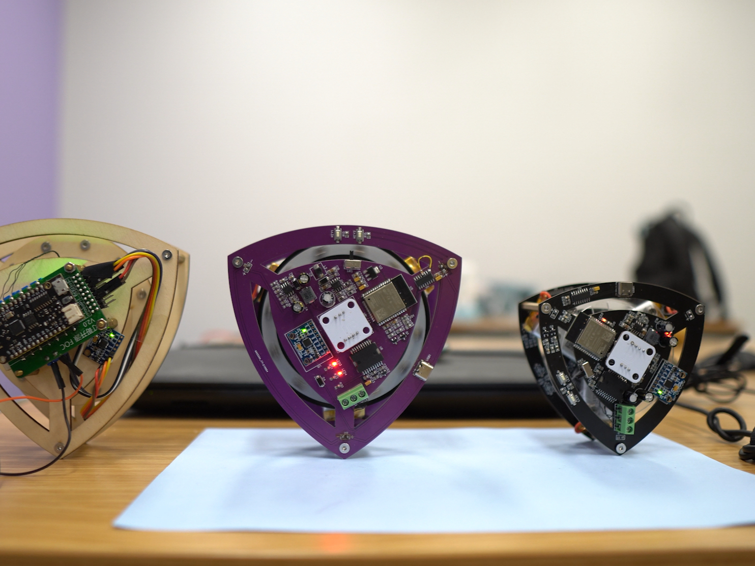 自平衡的莱洛三角_esp32_可充电_10*10版本封面